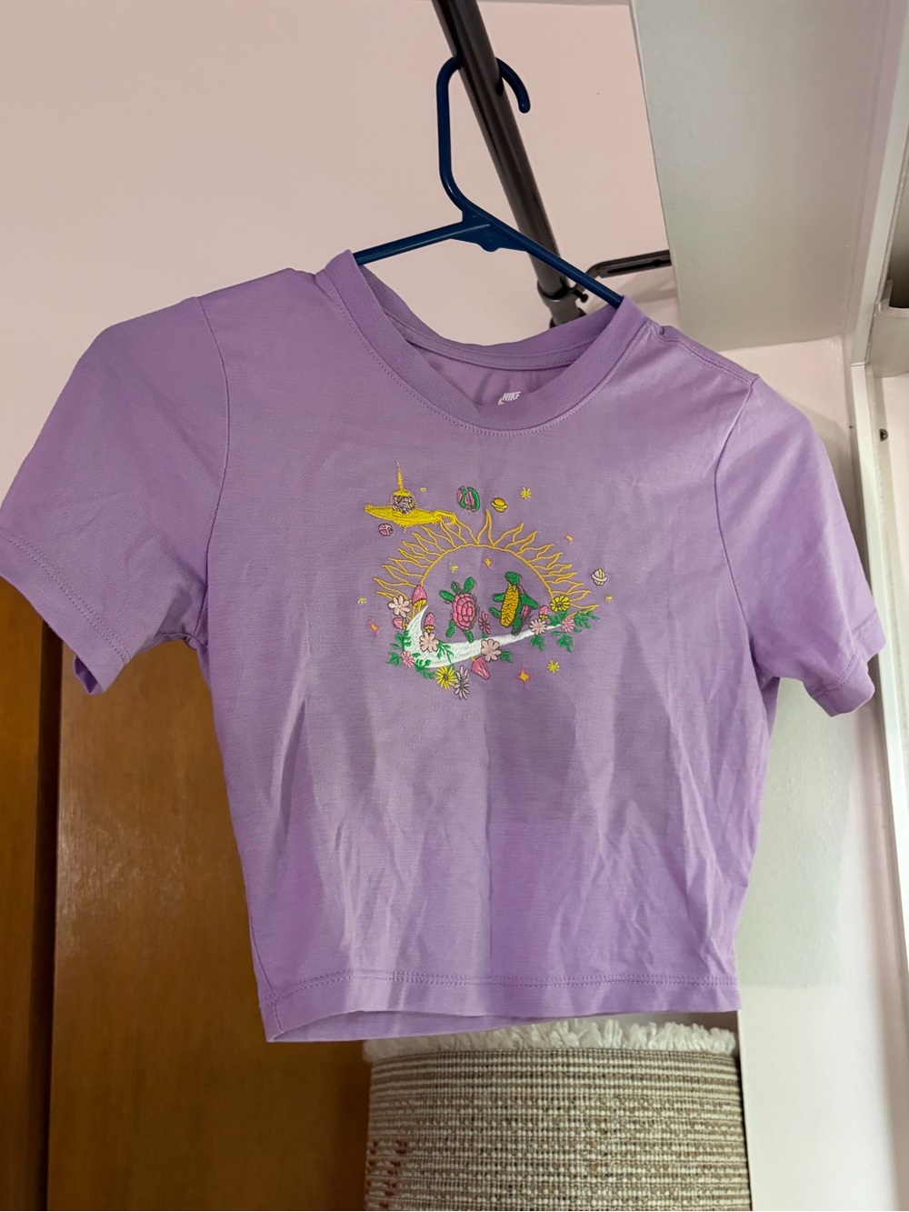 Nike Crop Tee Purple Floral Embroidered Swoosh Logo XS Y2K Style Baby Tee